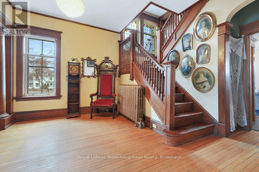20 Belvedere Avenue, Parry Sound, Ontario  P2A 2A1 - Photo 10 - X12362134