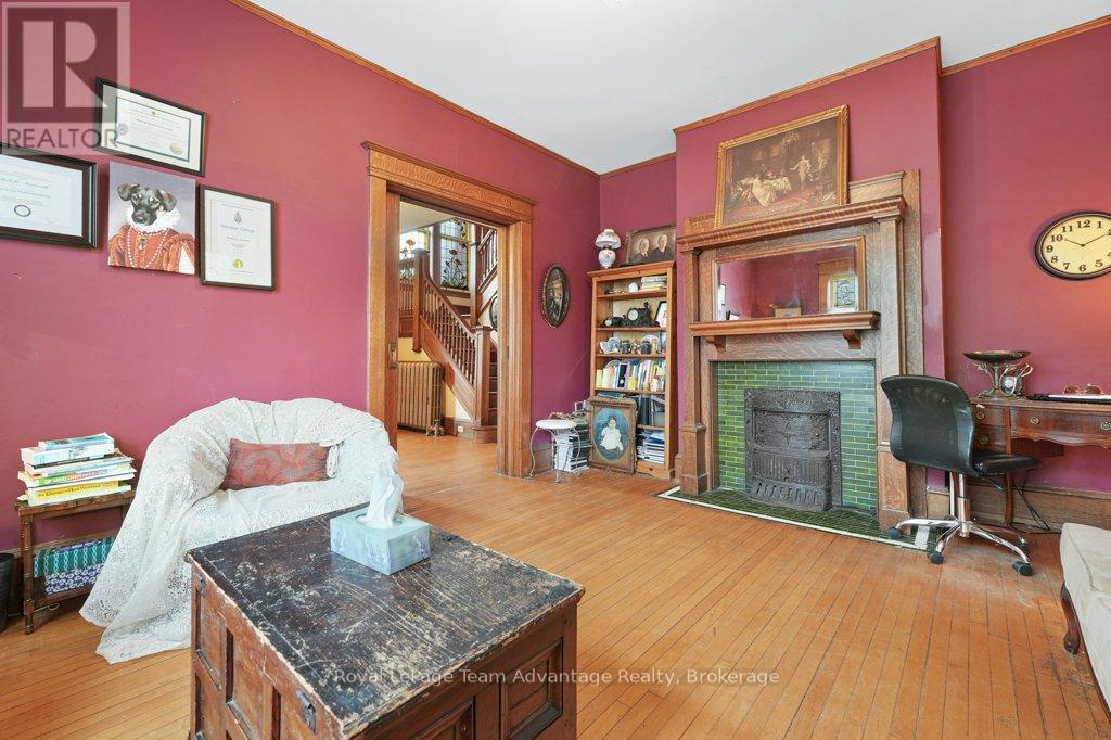 20 Belvedere Avenue, Parry Sound, Ontario  P2A 2A1 - Photo 12 - X12362134