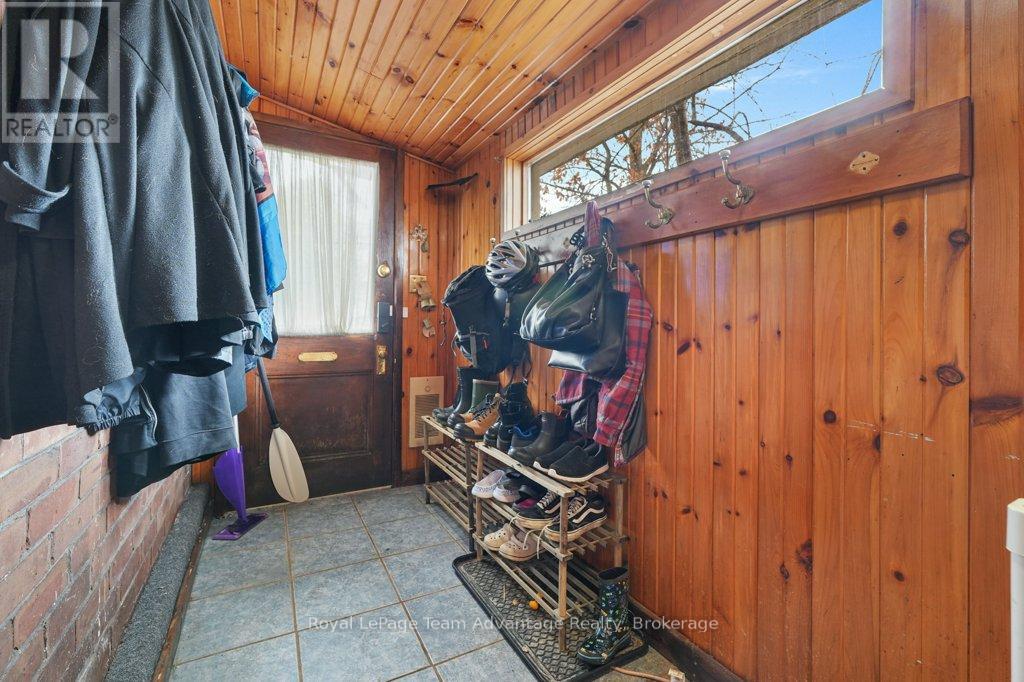 20 Belvedere Avenue, Parry Sound, Ontario  P2A 2A1 - Photo 37 - X12362134