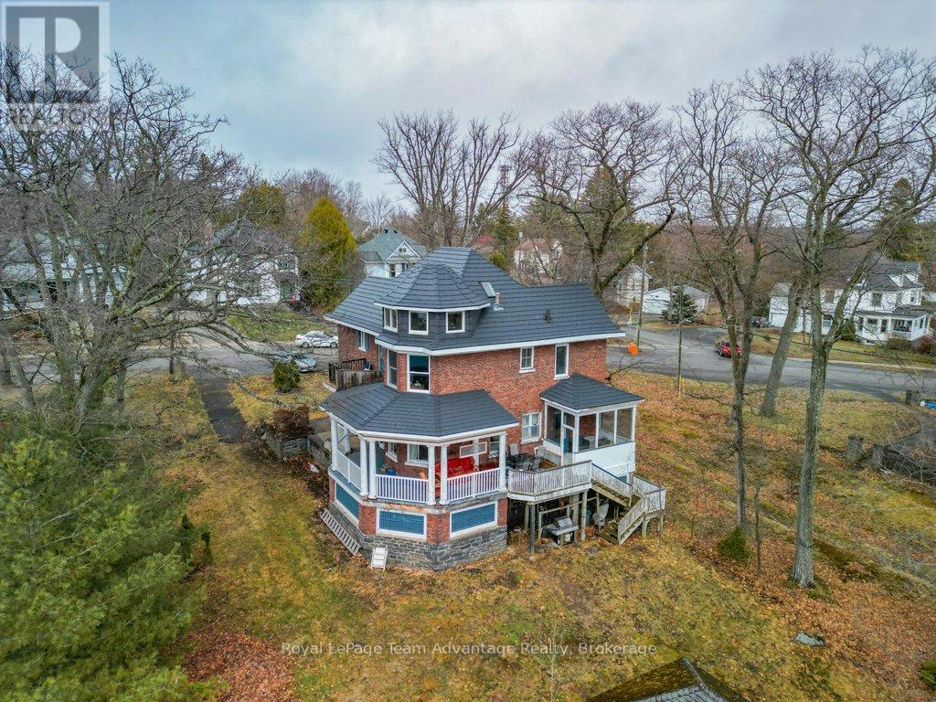 20 Belvedere Avenue, Parry Sound, Ontario  P2A 2A1 - Photo 6 - X12362134