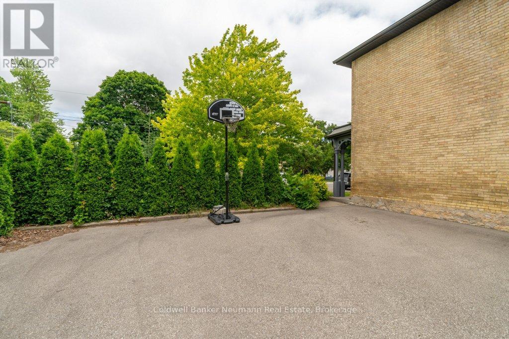 394 Woolwich Street, Guelph, Ontario  N1H 3W7 - Photo 7 - X12362464