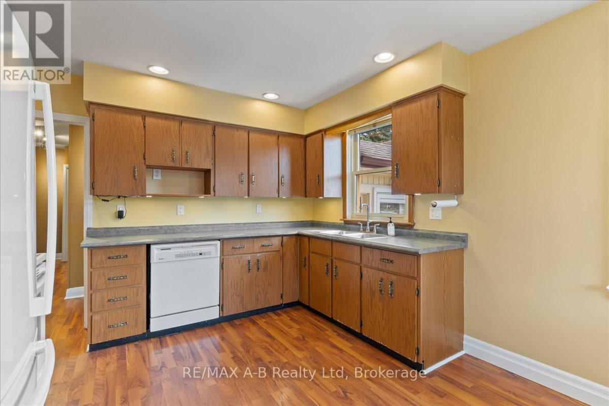 77 Earl Street, Stratford, Ontario  N5A 6G4 - Photo 10 - X12362470