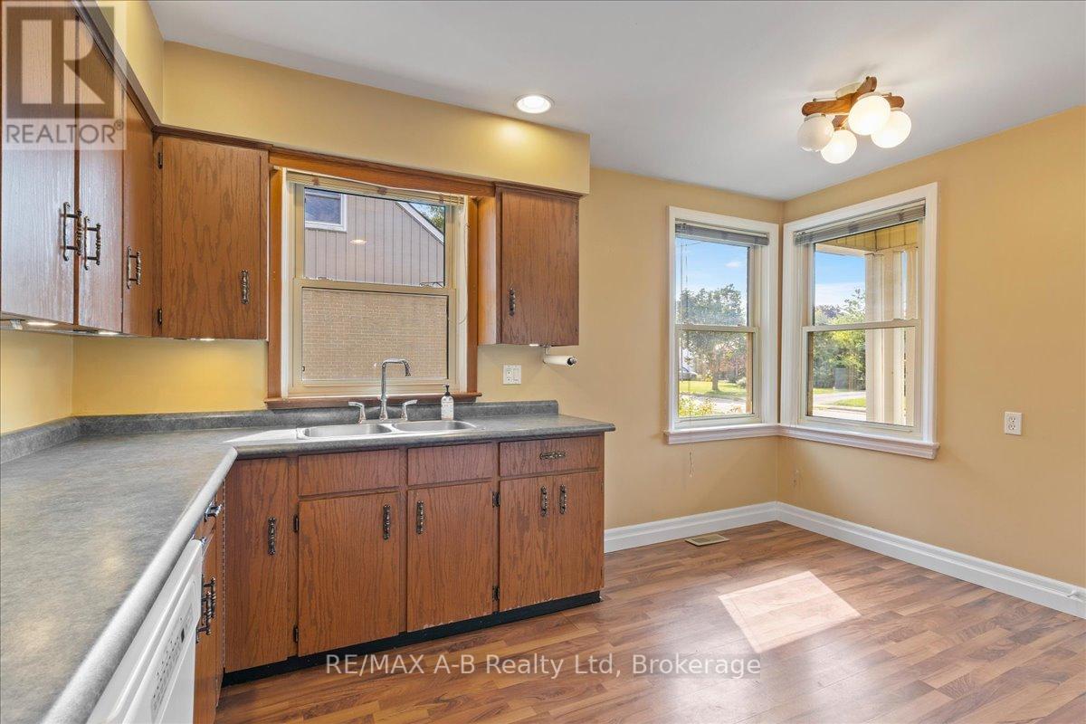 77 Earl Street, Stratford, Ontario  N5A 6G4 - Photo 12 - X12362470