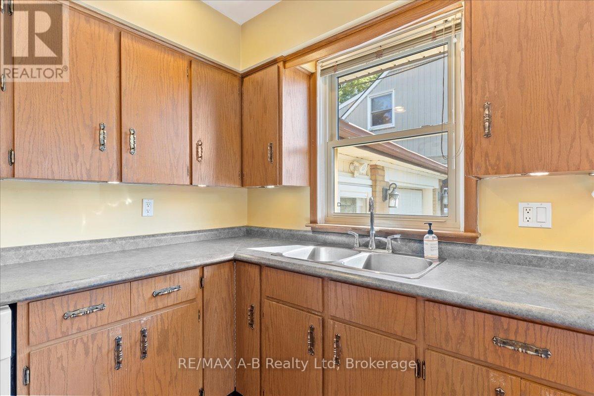 77 Earl Street, Stratford, Ontario  N5A 6G4 - Photo 13 - X12362470