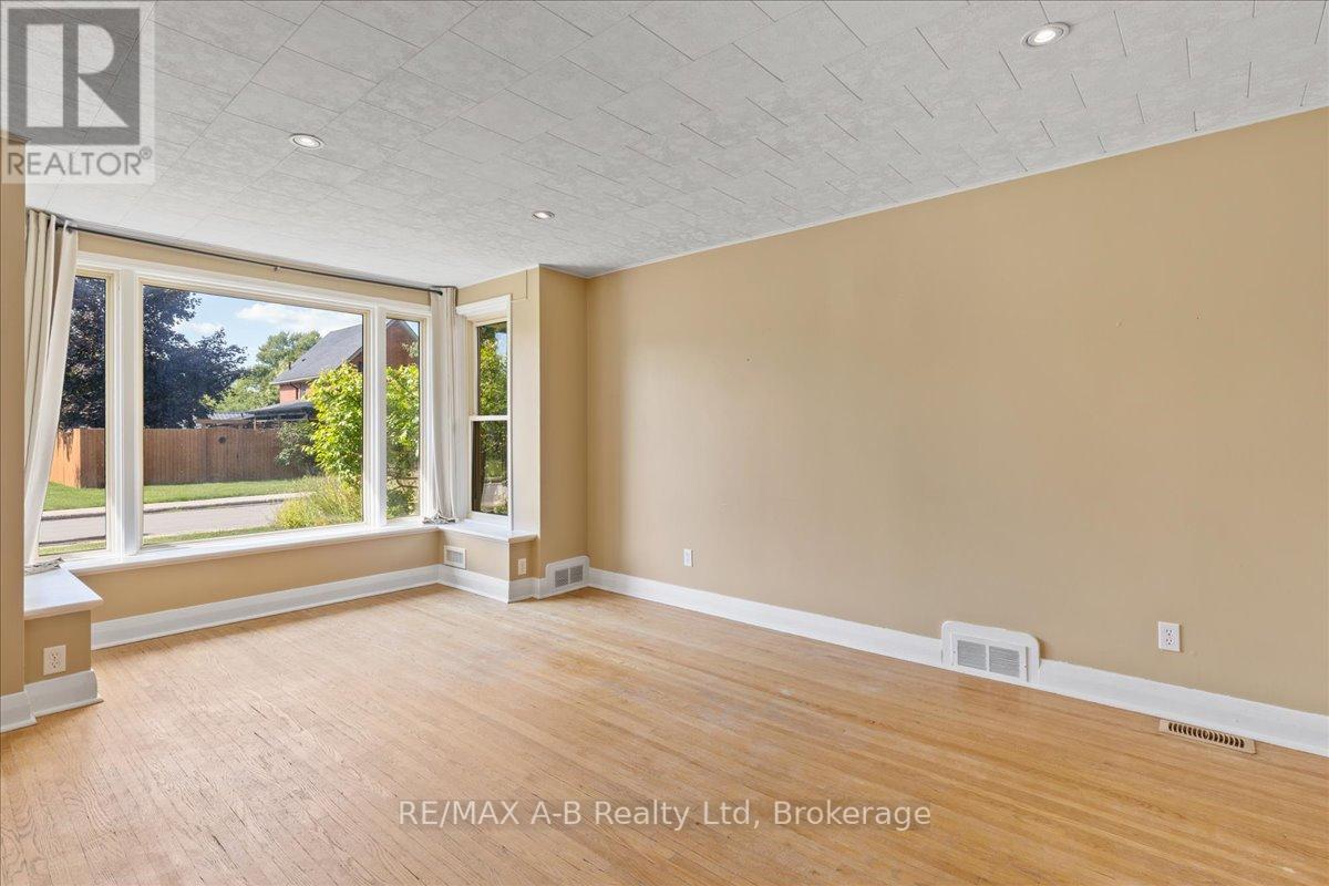 77 Earl Street, Stratford, Ontario  N5A 6G4 - Photo 14 - X12362470