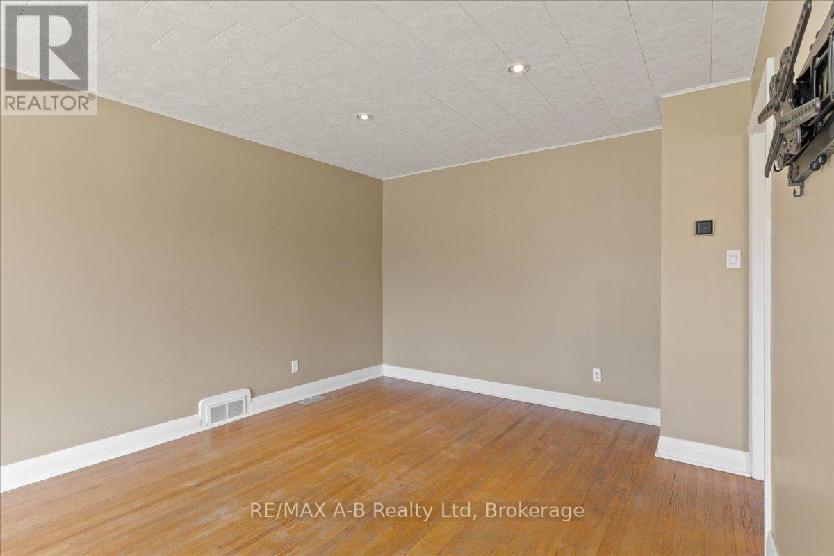 77 Earl Street, Stratford, Ontario  N5A 6G4 - Photo 17 - X12362470