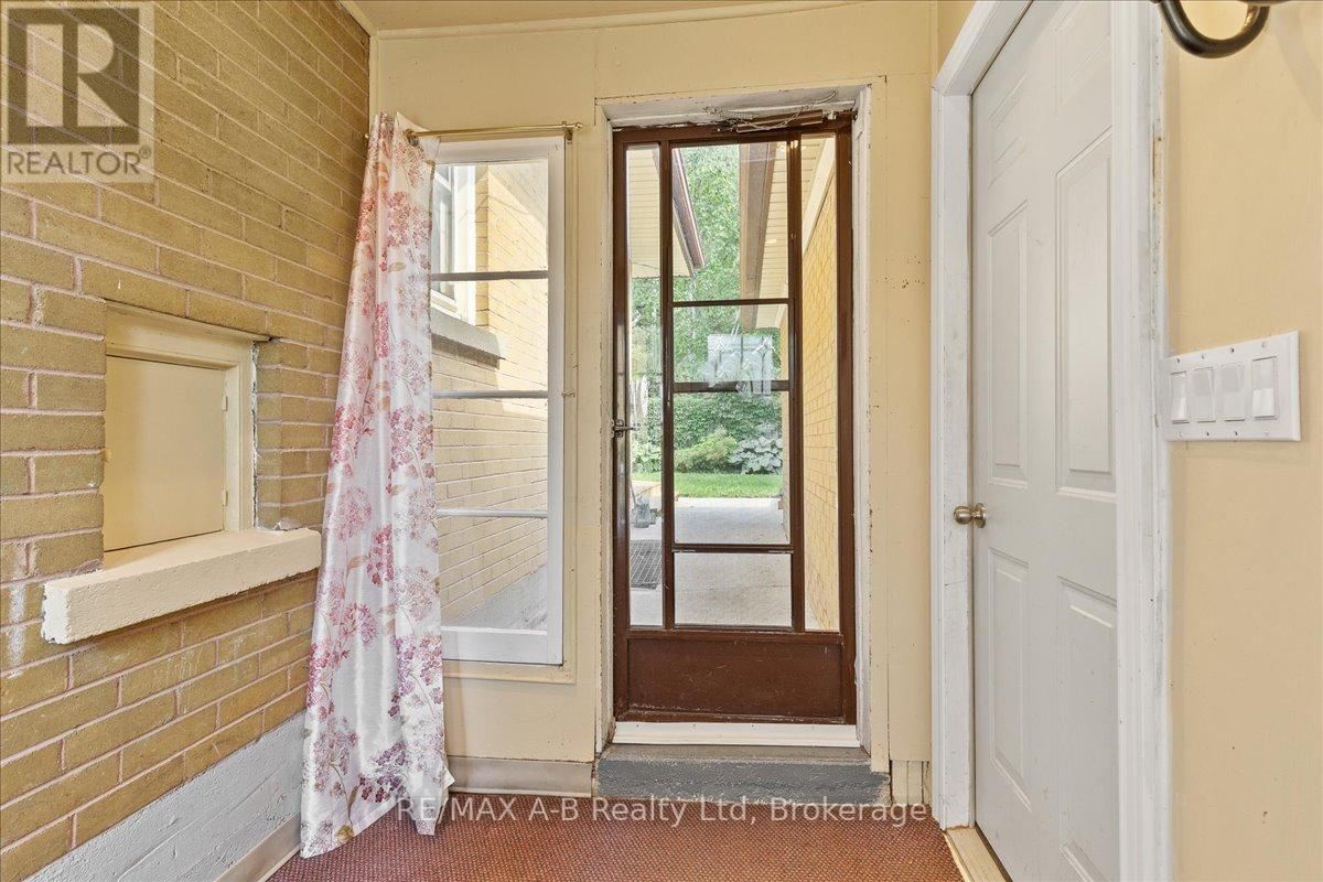77 Earl Street, Stratford, Ontario  N5A 6G4 - Photo 39 - X12362470