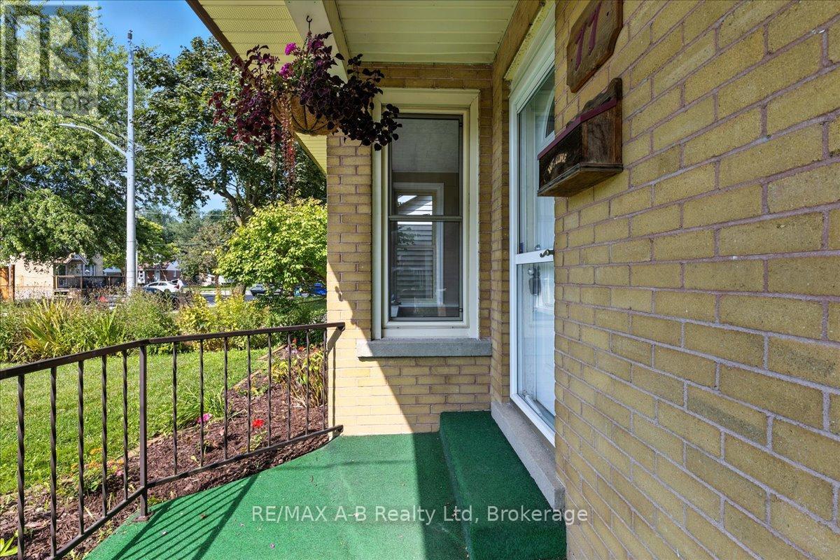 77 Earl Street, Stratford, Ontario  N5A 6G4 - Photo 7 - X12362470