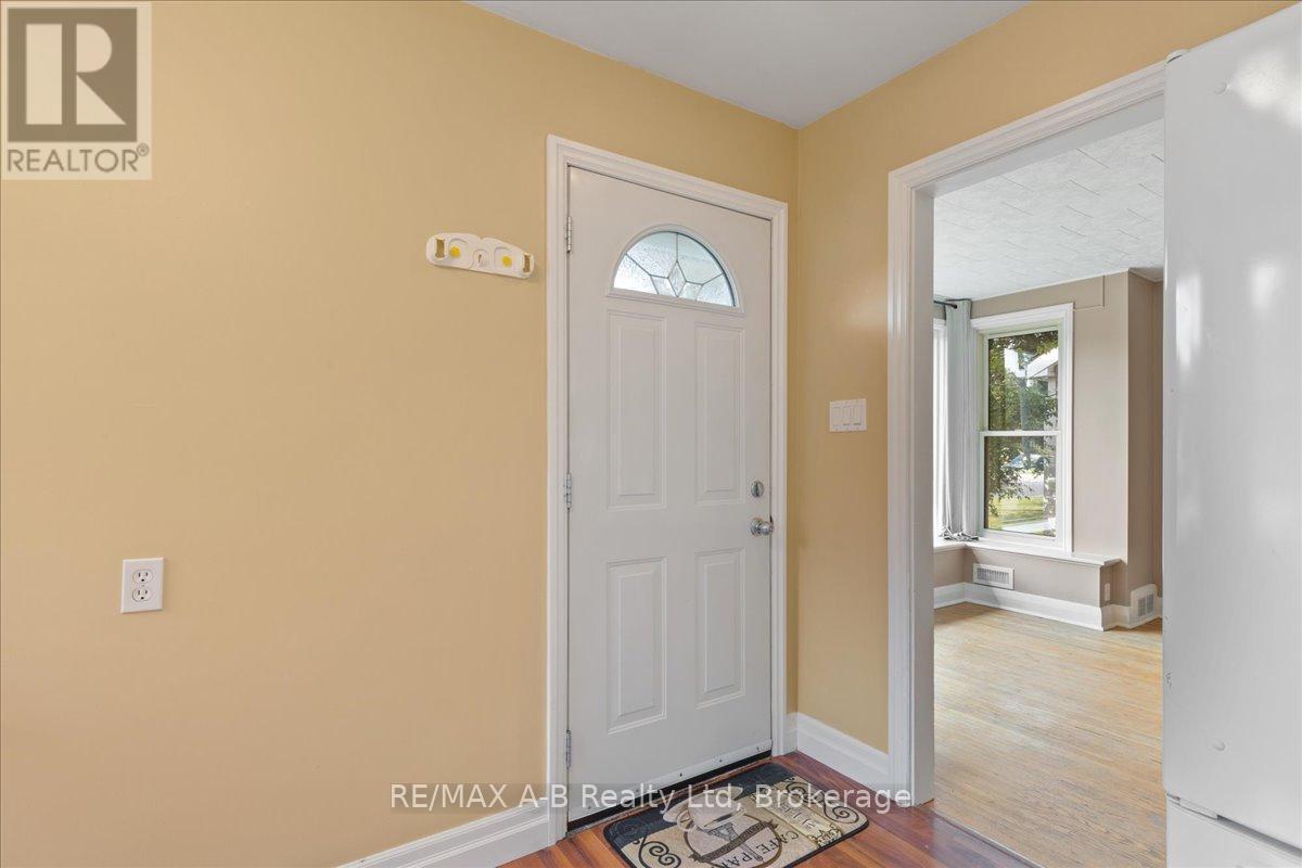 77 Earl Street, Stratford, Ontario  N5A 6G4 - Photo 9 - X12362470