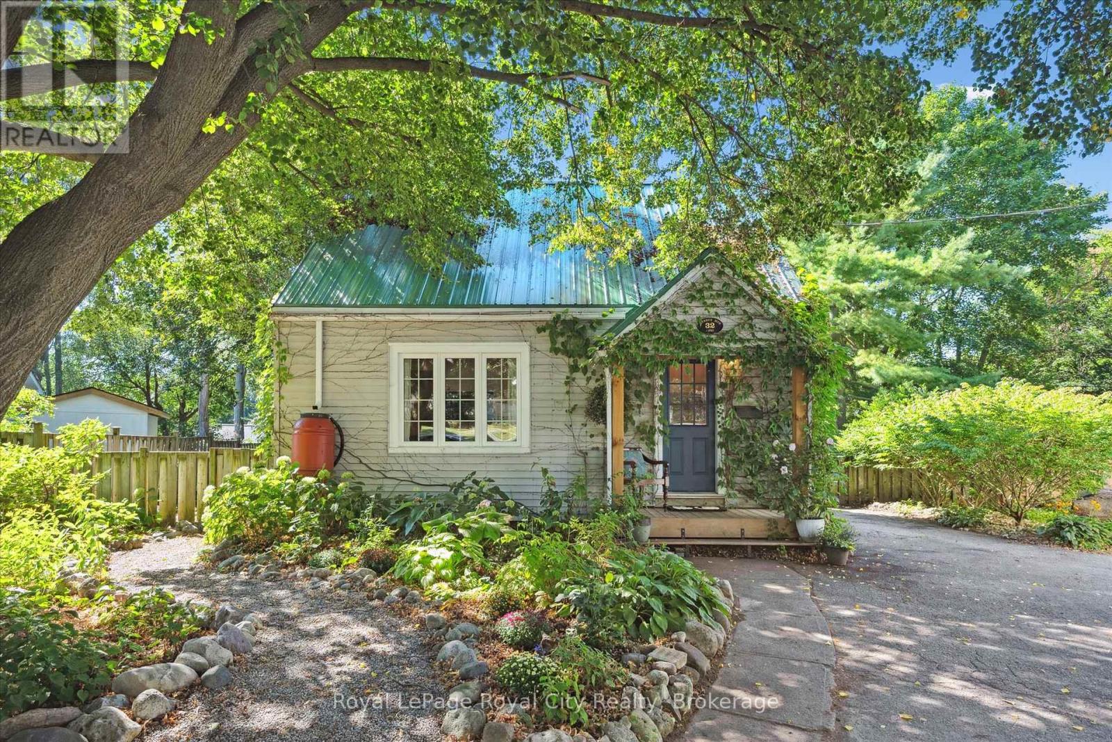 32 MERRITT BOULEVARD, Guelph, Ontario