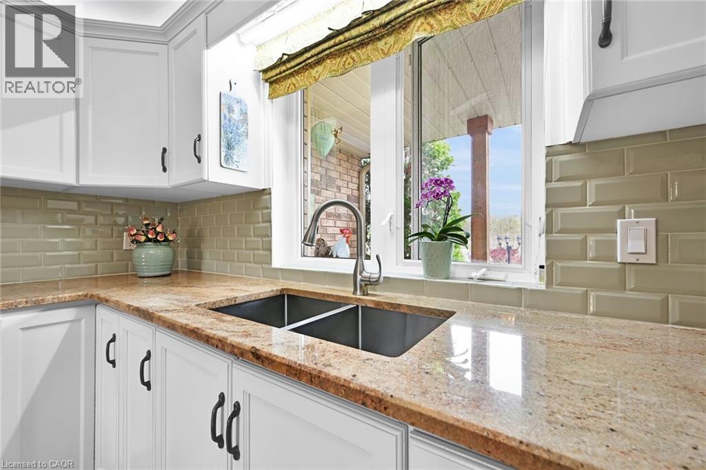 390 Mountain Road, Grimsby, Ontario  L3M 4E7 - Photo 17 - 40763160