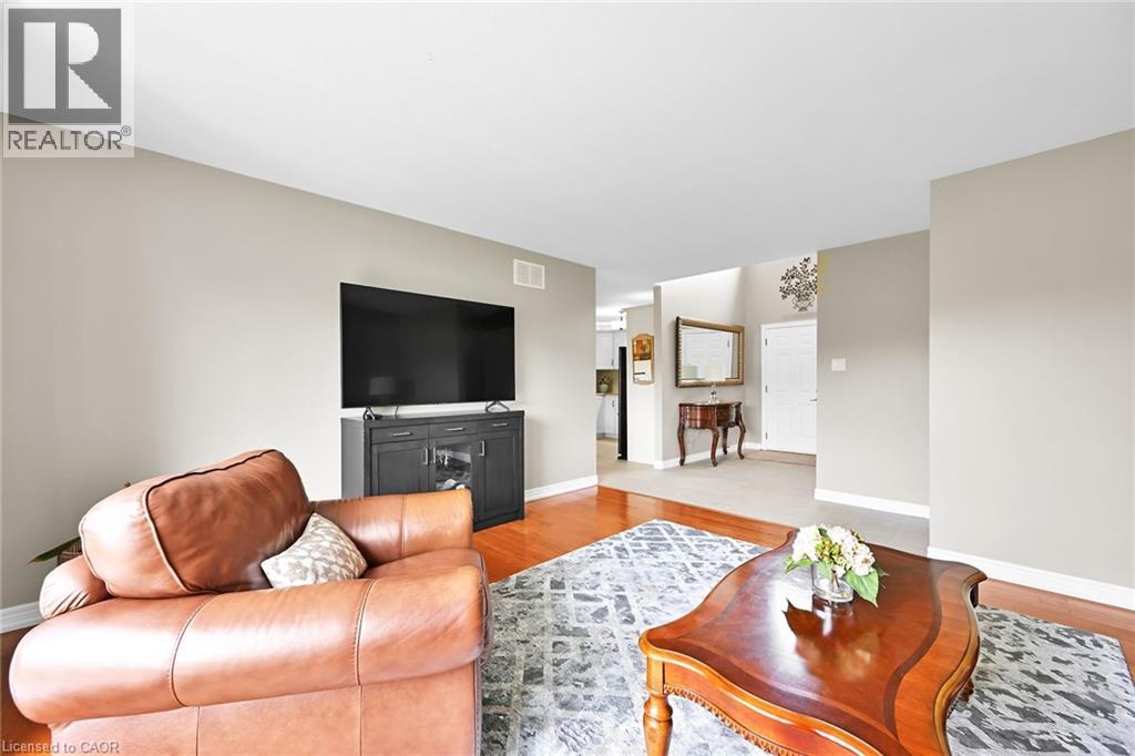 390 Mountain Road, Grimsby, Ontario  L3M 4E7 - Photo 5 - 40763160