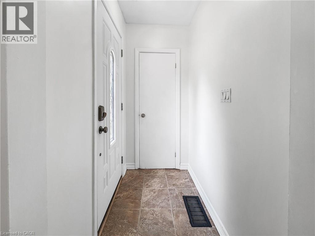 300 East 32nd Street, Hamilton, Ontario  L8V 3S7 - Photo 8 - 40763043
