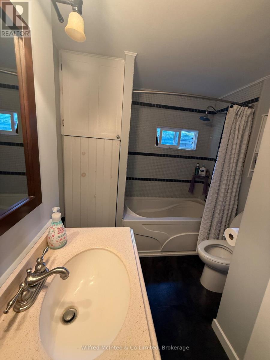 11 Bluejay Court, Brockton, Ontario  N0G 2V0 - Photo 14 - X12363200