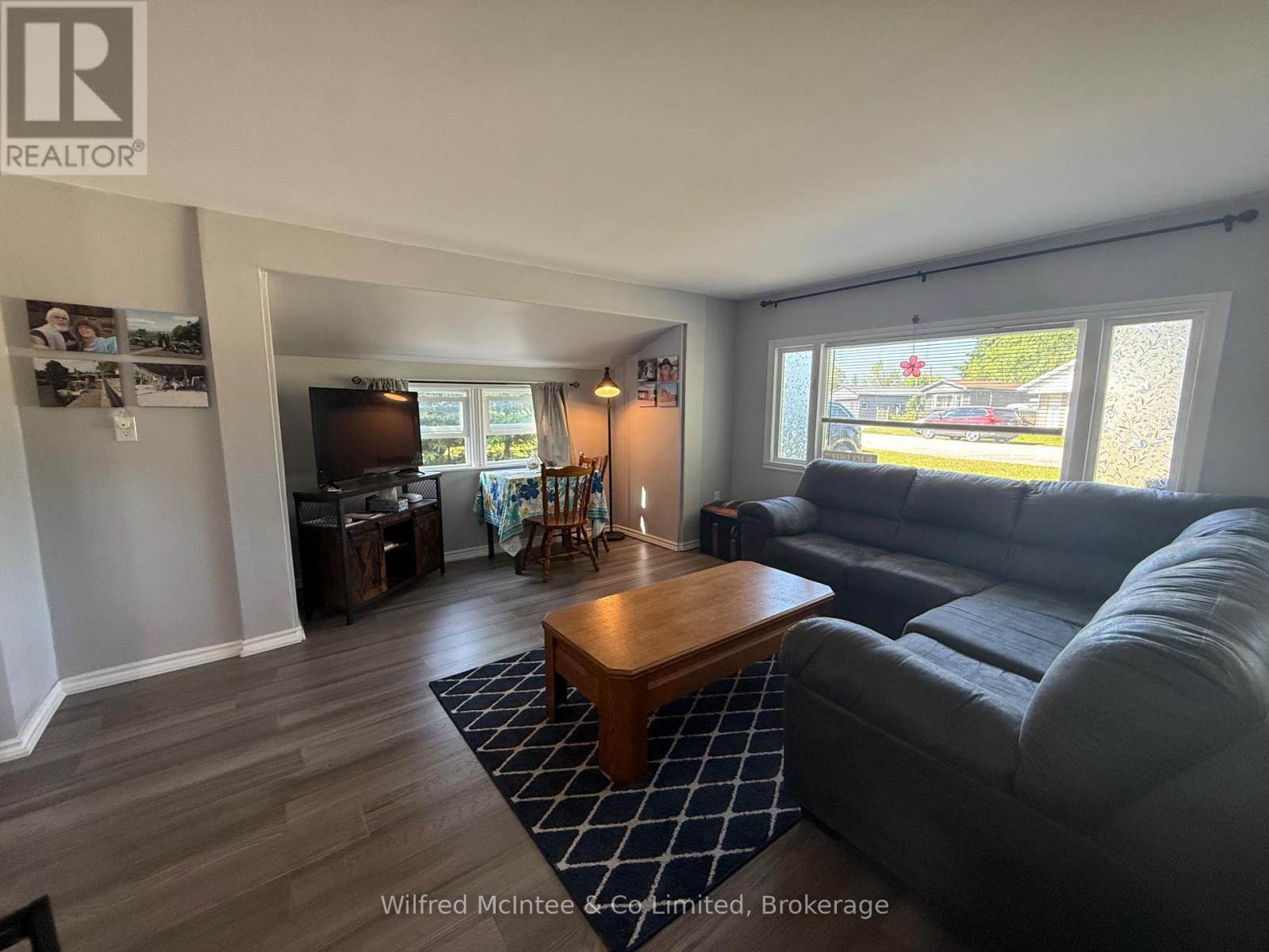 11 Bluejay Court, Brockton, Ontario  N0G 2V0 - Photo 9 - X12363200