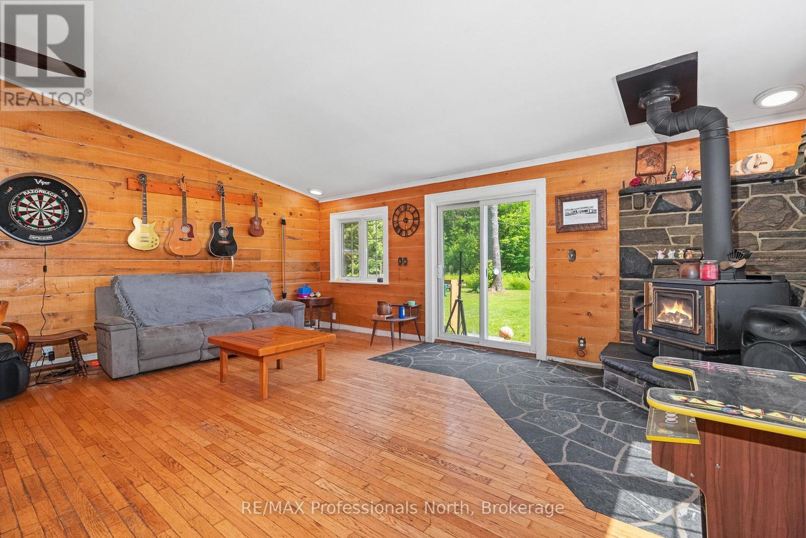 187 Stephenson 4 Road W, Huntsville, Ontario  P0B 1M0 - Photo 11 - X12363313