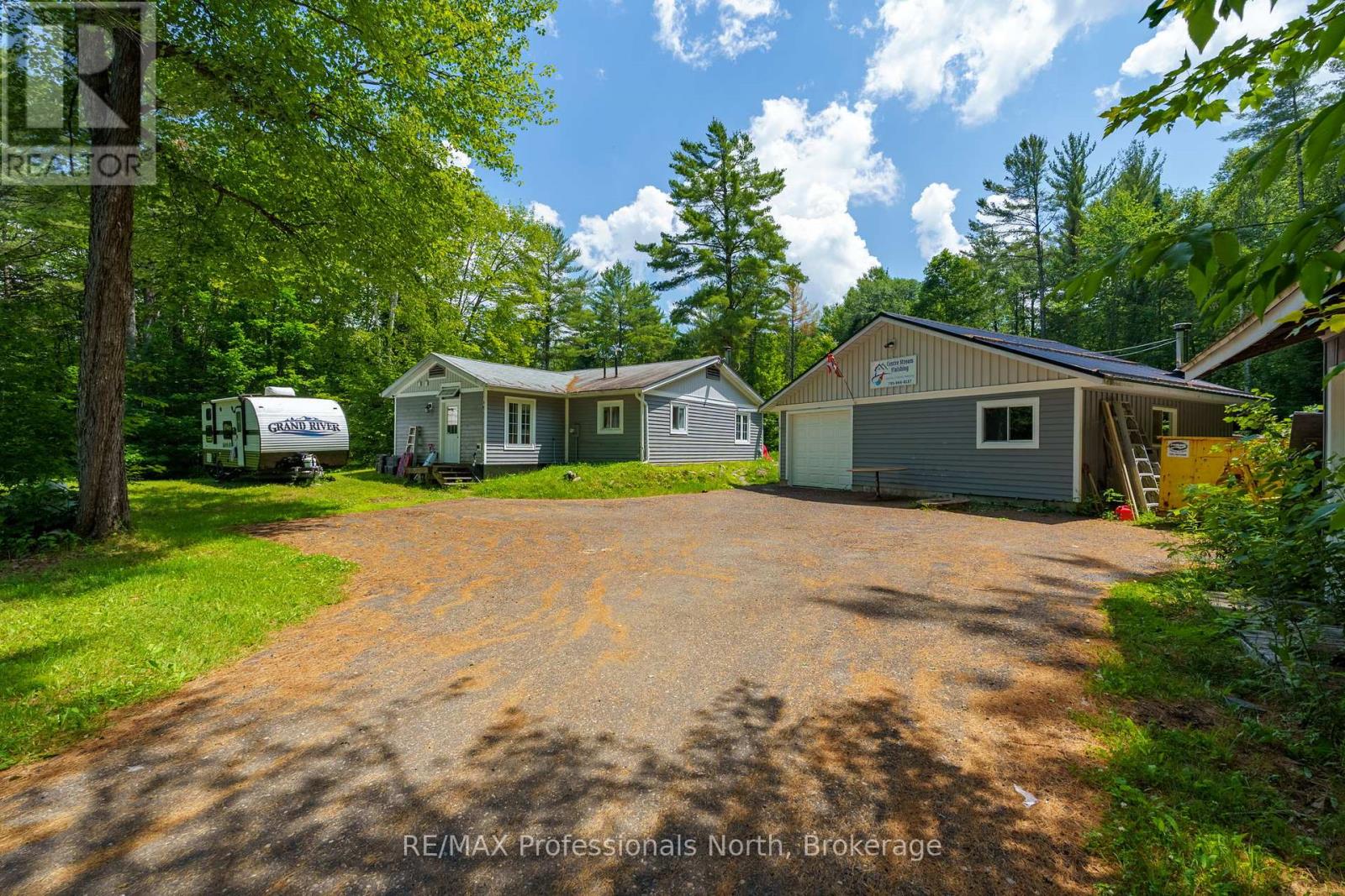 187 Stephenson 4 Road W, Huntsville, Ontario  P0B 1M0 - Photo 2 - X12363313
