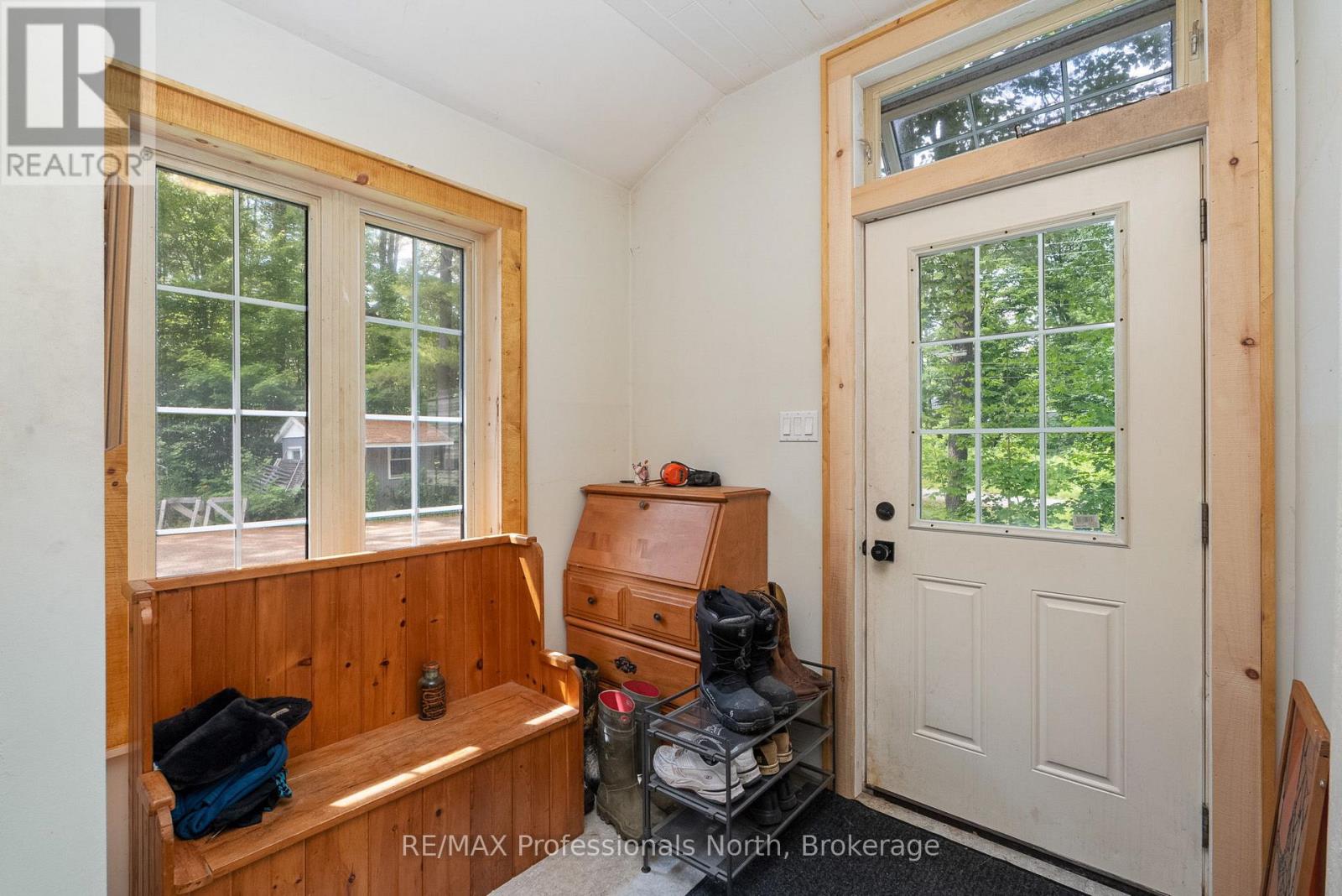 187 Stephenson 4 Road W, Huntsville, Ontario  P0B 1M0 - Photo 5 - X12363313