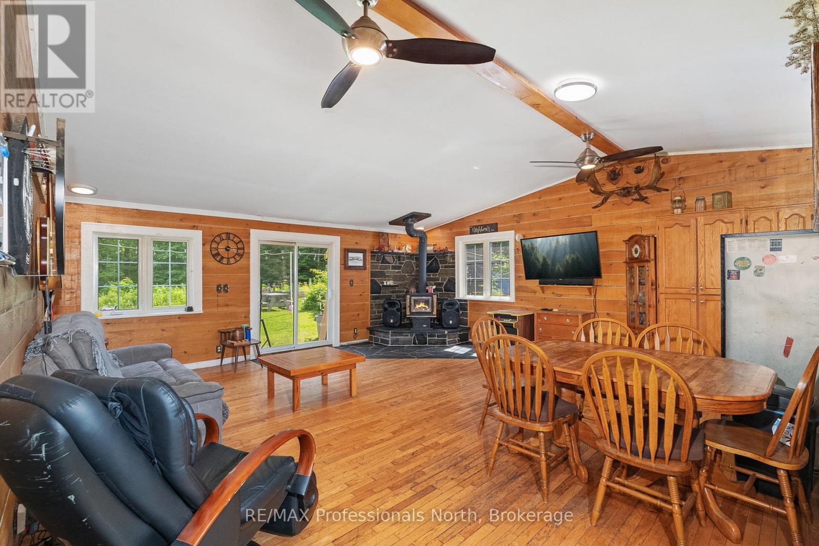 187 Stephenson 4 Road W, Huntsville, Ontario  P0B 1M0 - Photo 8 - X12363313