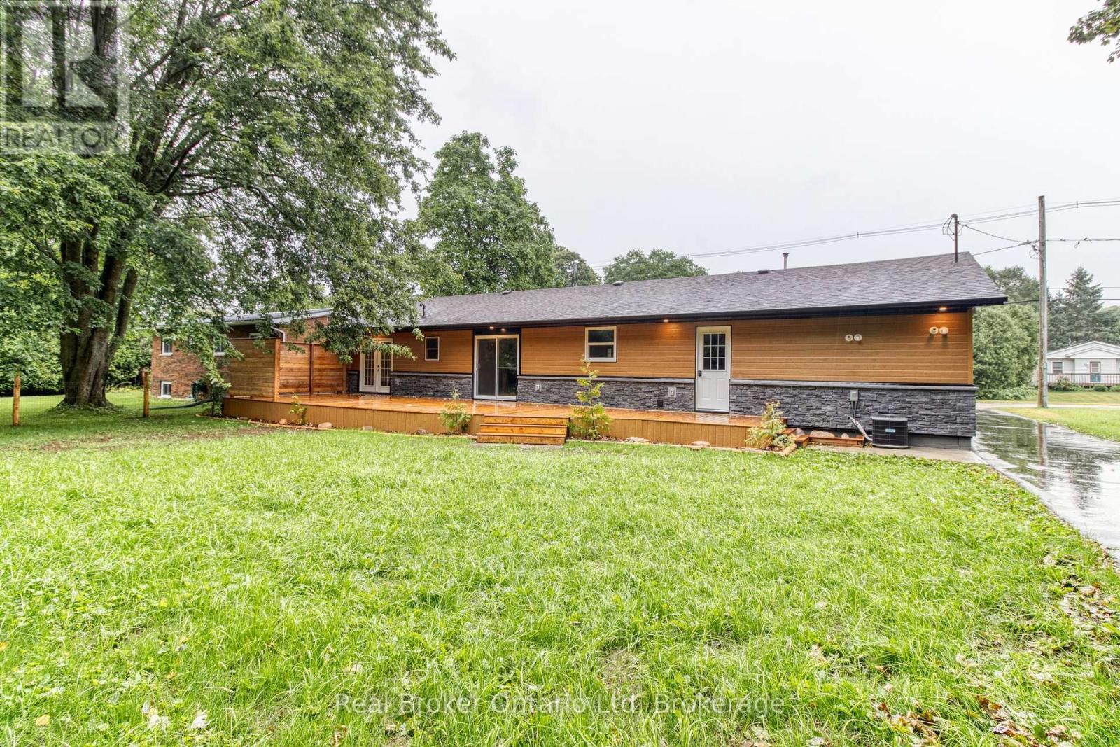 446 Isaac Street, South Bruce Peninsula, Ontario  N0H 2T0 - Photo 27 - X12363362