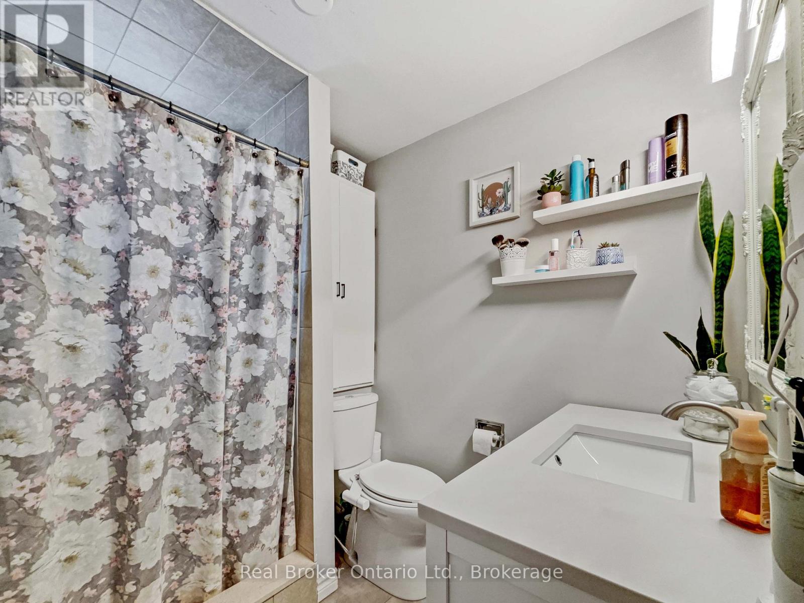 71 Harrison Avenue, Hamilton, Ontario  L8H 2Z9 - Photo 12 - X12363375