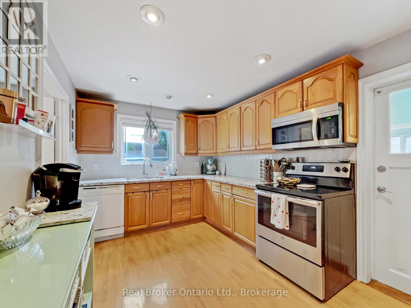 71 Harrison Avenue, Hamilton, Ontario  L8H 2Z9 - Photo 6 - X12363375