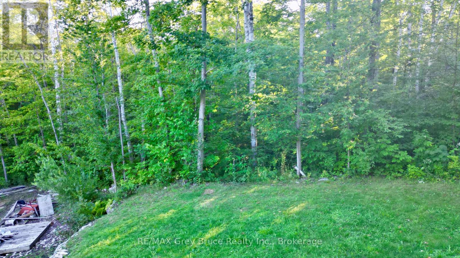 279 Barney's Boulevard, Northern Bruce Peninsula, Ontario  N0H 1Z0 - Photo 17 - X12363788