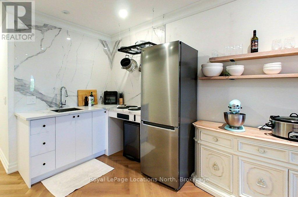 8 Sykes Street N, Meaford, Ontario  N4L 1V6 - Photo 7 - X12364532