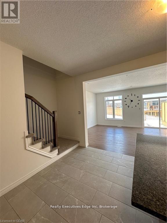 49 Dallan Drive, Guelph, Ontario  N1L 0N2 - Photo 5 - X12364904