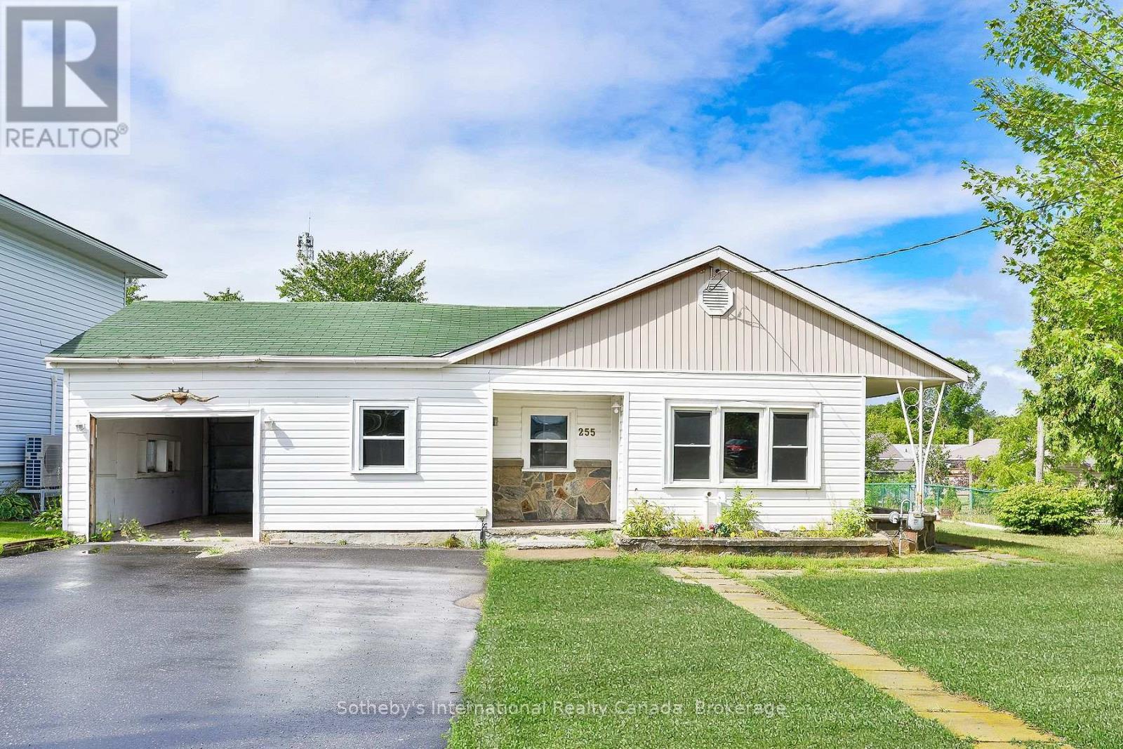 255 CLARENCE STREET, Gravenhurst, Ontario