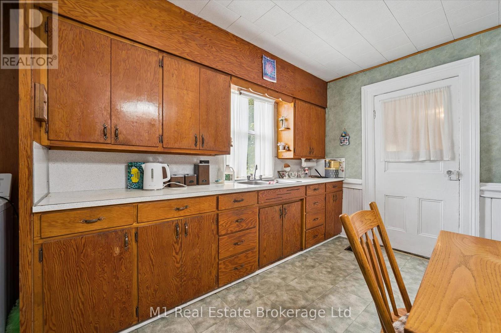 25 Ann Street S, Minto, Ontario  N0G 1M0 - Photo 10 - X12366459