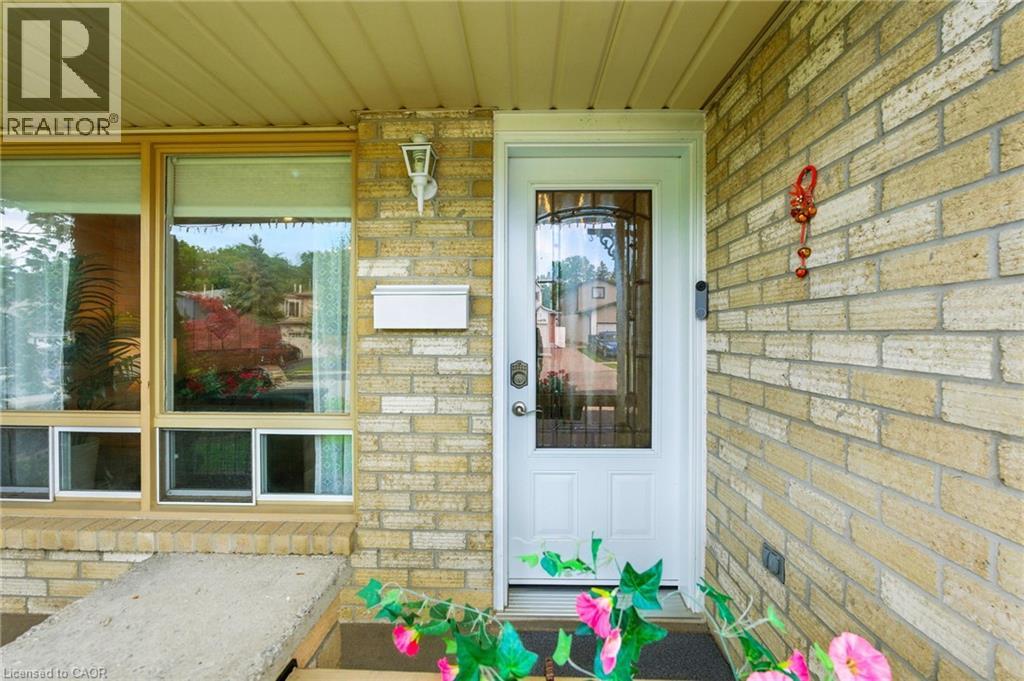 2438 Whittaker Drive, Burlington, Ontario  L7P 4R2 - Photo 6 - 40763961
