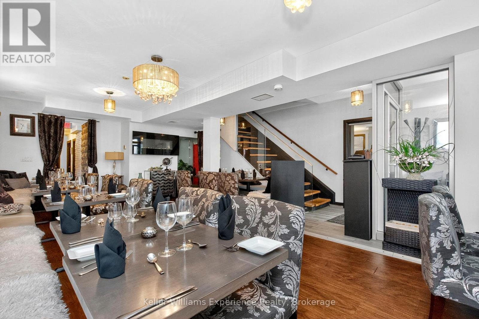 49 Mary Street, Barrie, Ontario  L4N 1T2 - Photo 8 - S12366805