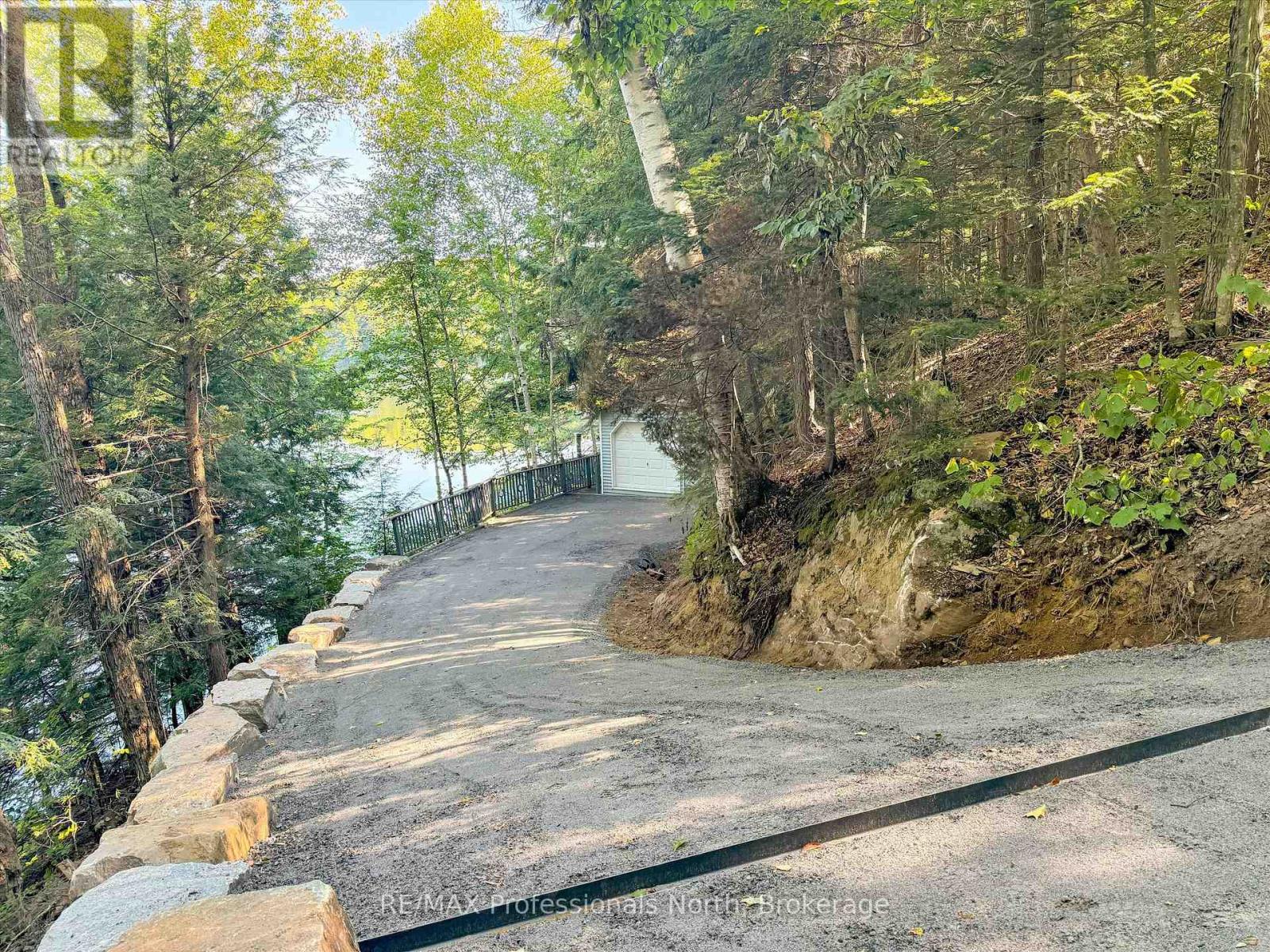 1014 Twilight Close Court, Algonquin Highlands, Ontario  P0A 1E0 - Photo 28 - X12366853