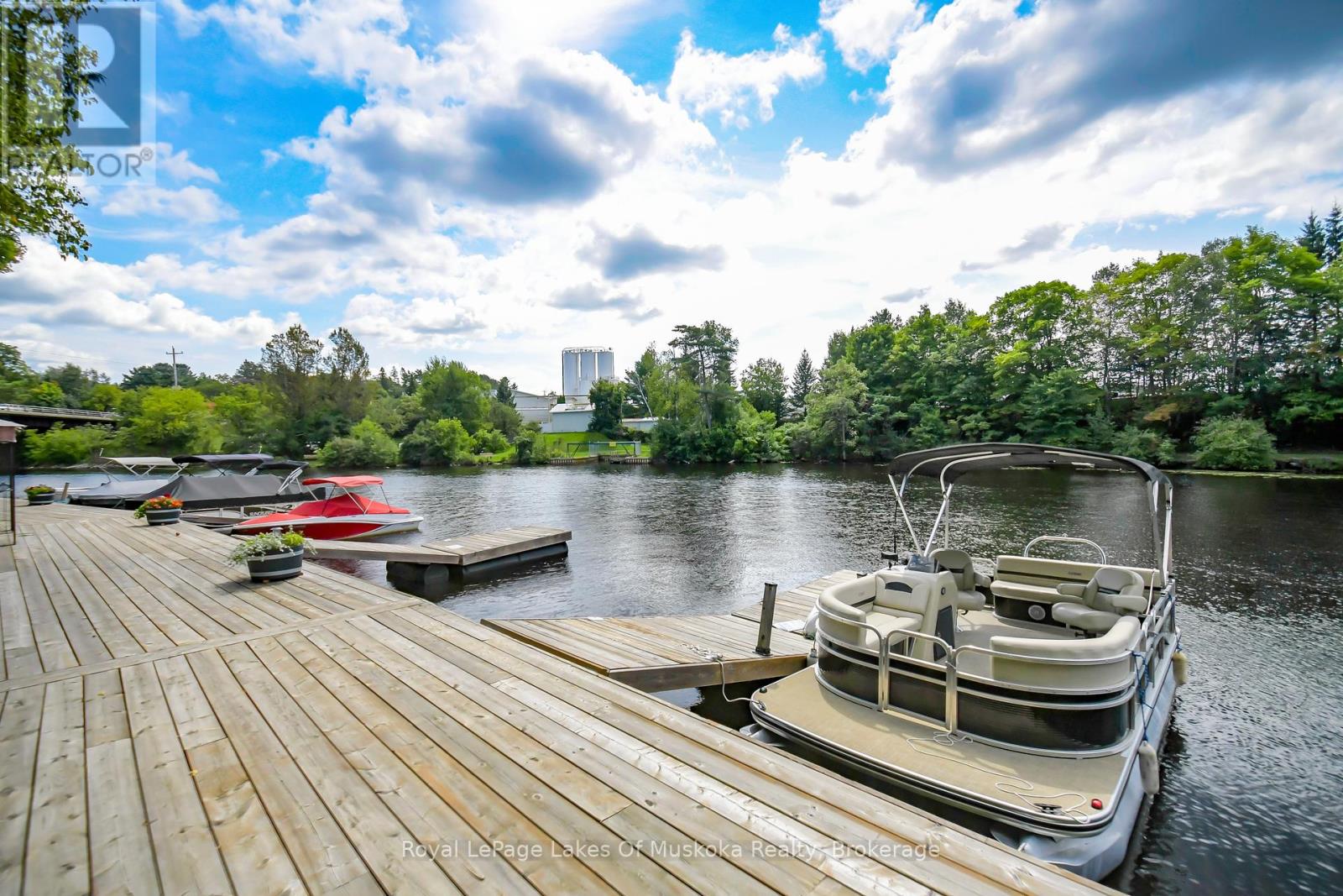 401 - 31 Dairy Lane, Huntsville, Ontario  P1H 1L7 - Photo 1 - X12367062