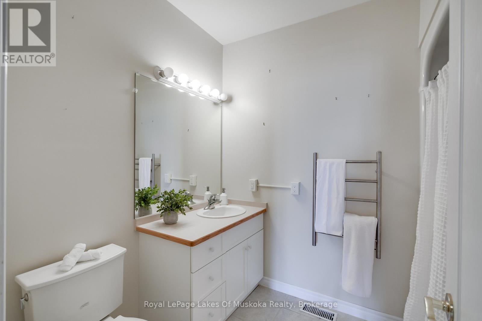 401 - 31 Dairy Lane, Huntsville, Ontario  P1H 1L7 - Photo 13 - X12367062
