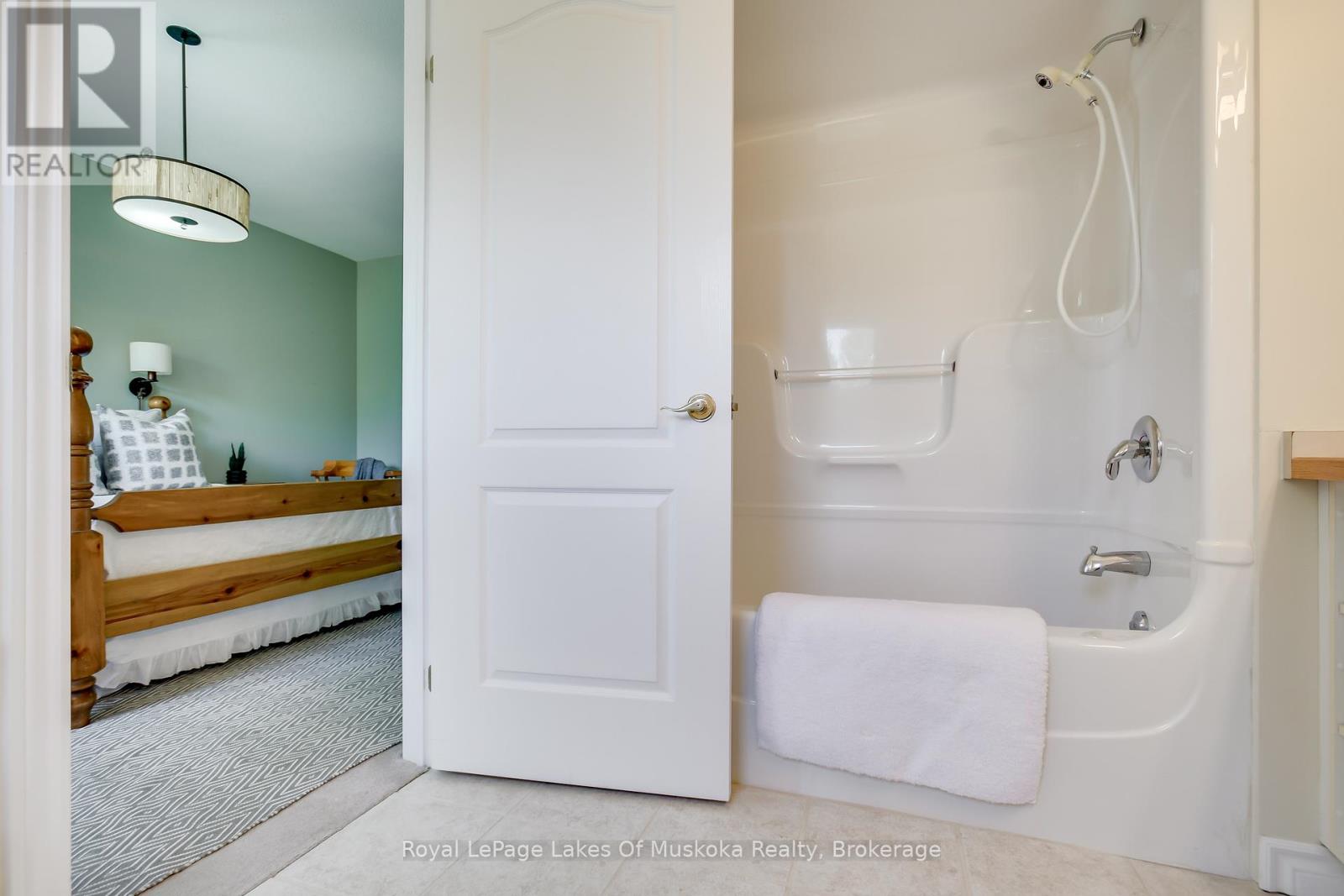 401 - 31 Dairy Lane, Huntsville, Ontario  P1H 1L7 - Photo 17 - X12367062