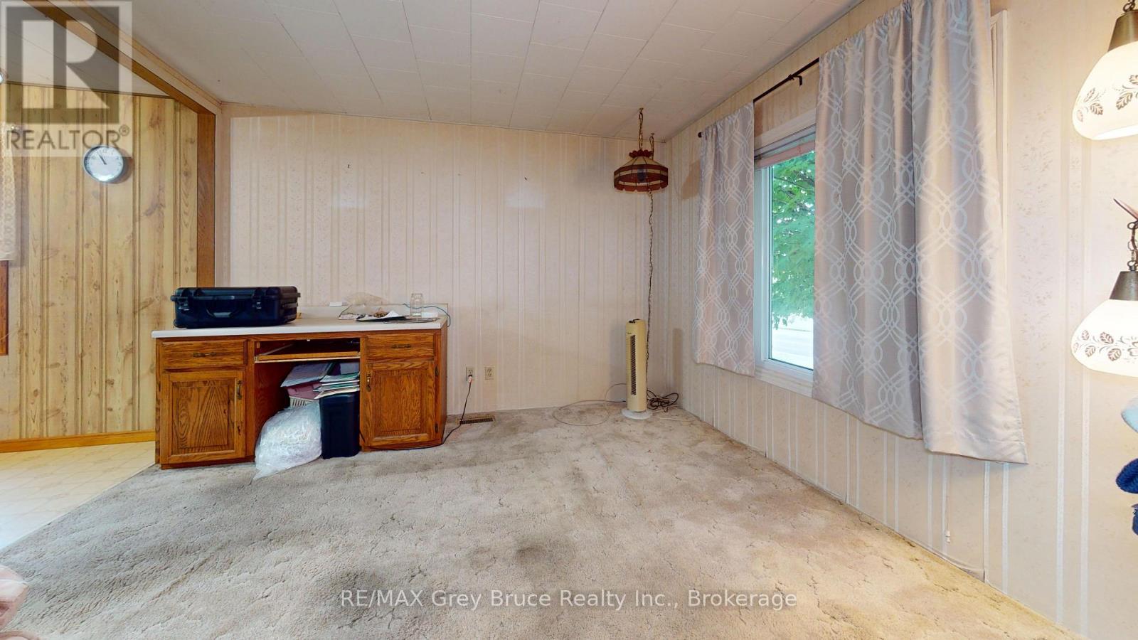 1069 7th Avenue, Hanover, Ontario  N4N 2K4 - Photo 4 - X12367243