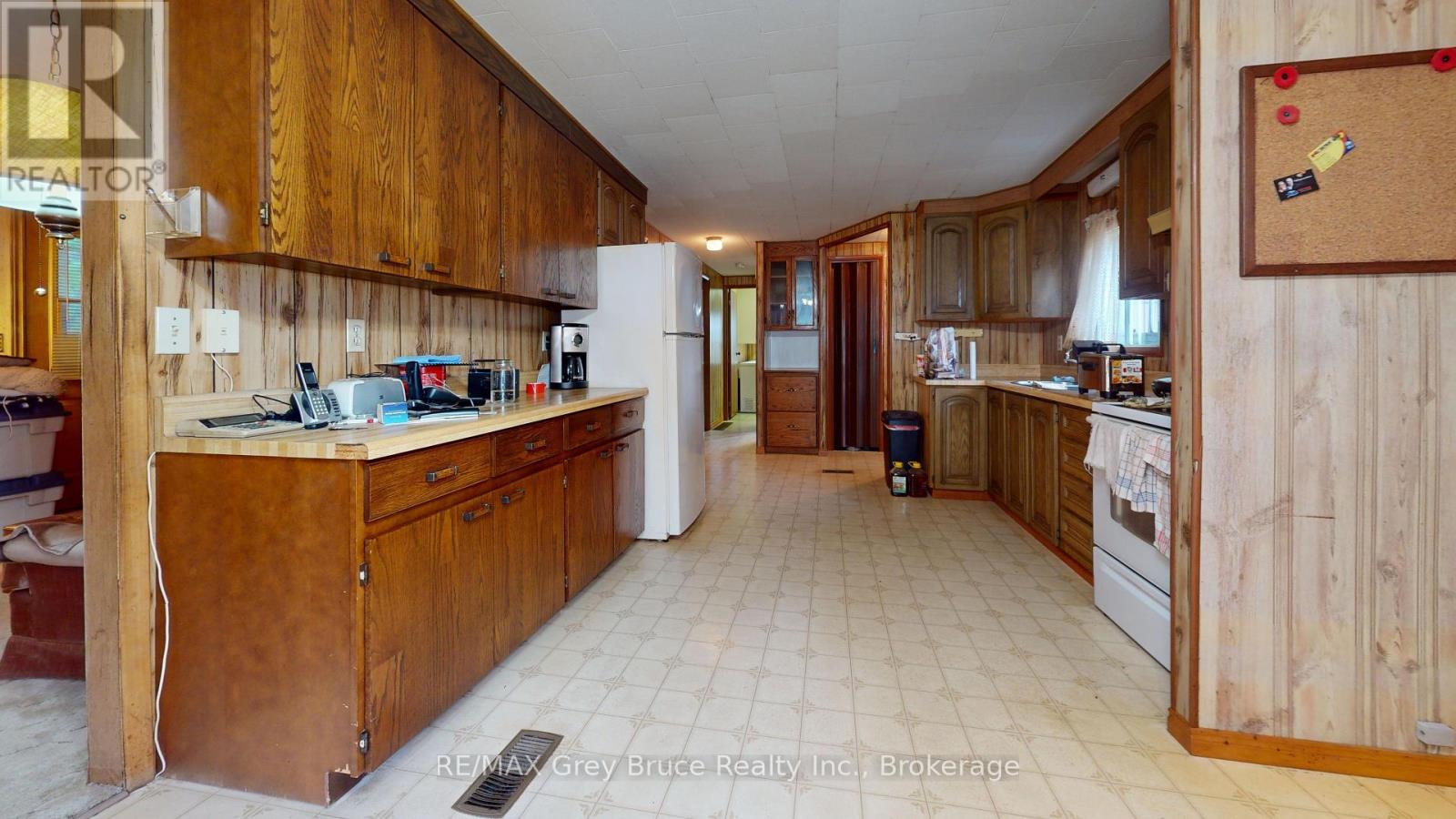 1069 7th Avenue, Hanover, Ontario  N4N 2K4 - Photo 6 - X12367243