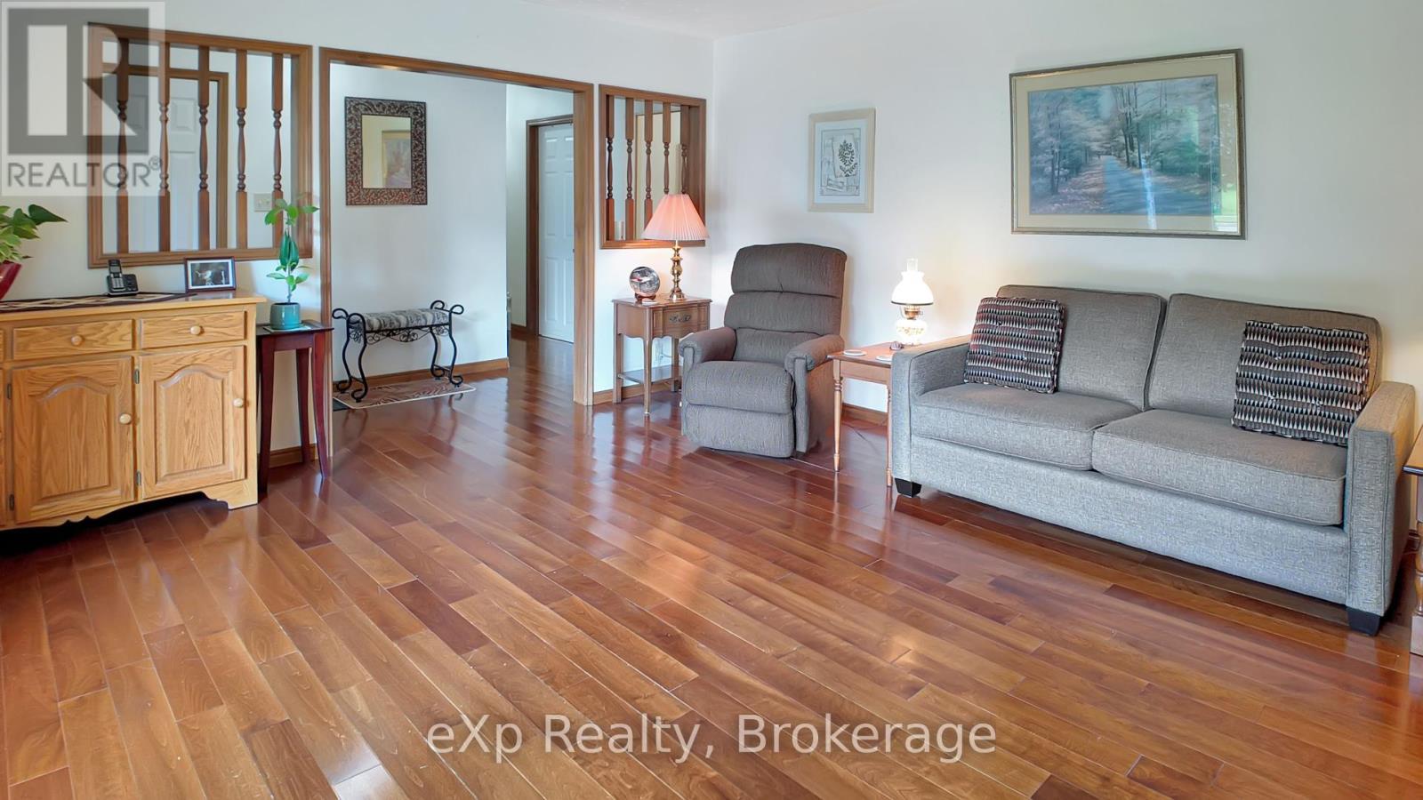 402 Mary Street, West Grey, Ontario  N0G 1C0 - Photo 10 - X12367360