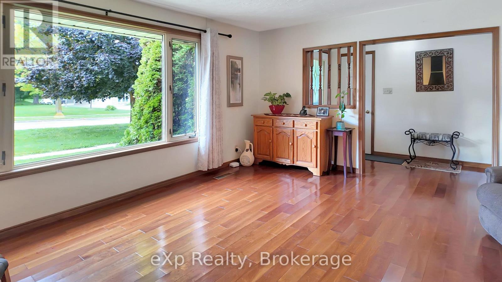 402 Mary Street, West Grey, Ontario  N0G 1C0 - Photo 11 - X12367360