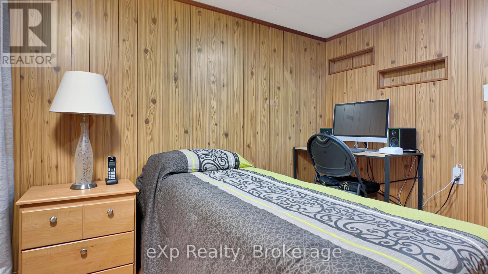 402 Mary Street, West Grey, Ontario  N0G 1C0 - Photo 30 - X12367360
