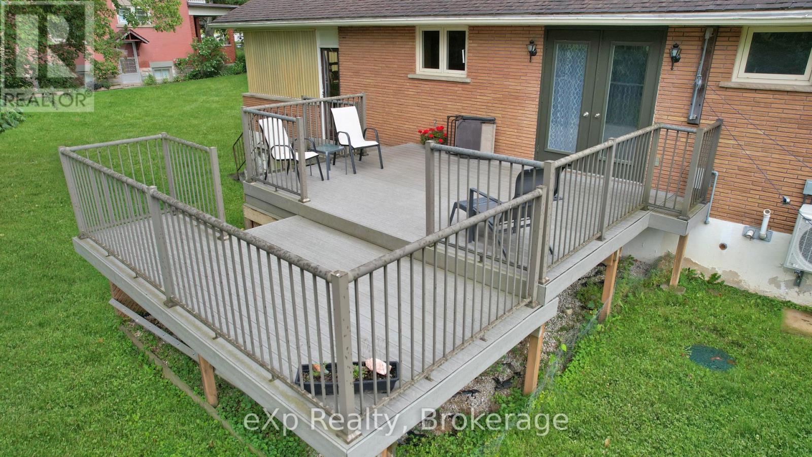 402 Mary Street, West Grey, Ontario  N0G 1C0 - Photo 34 - X12367360