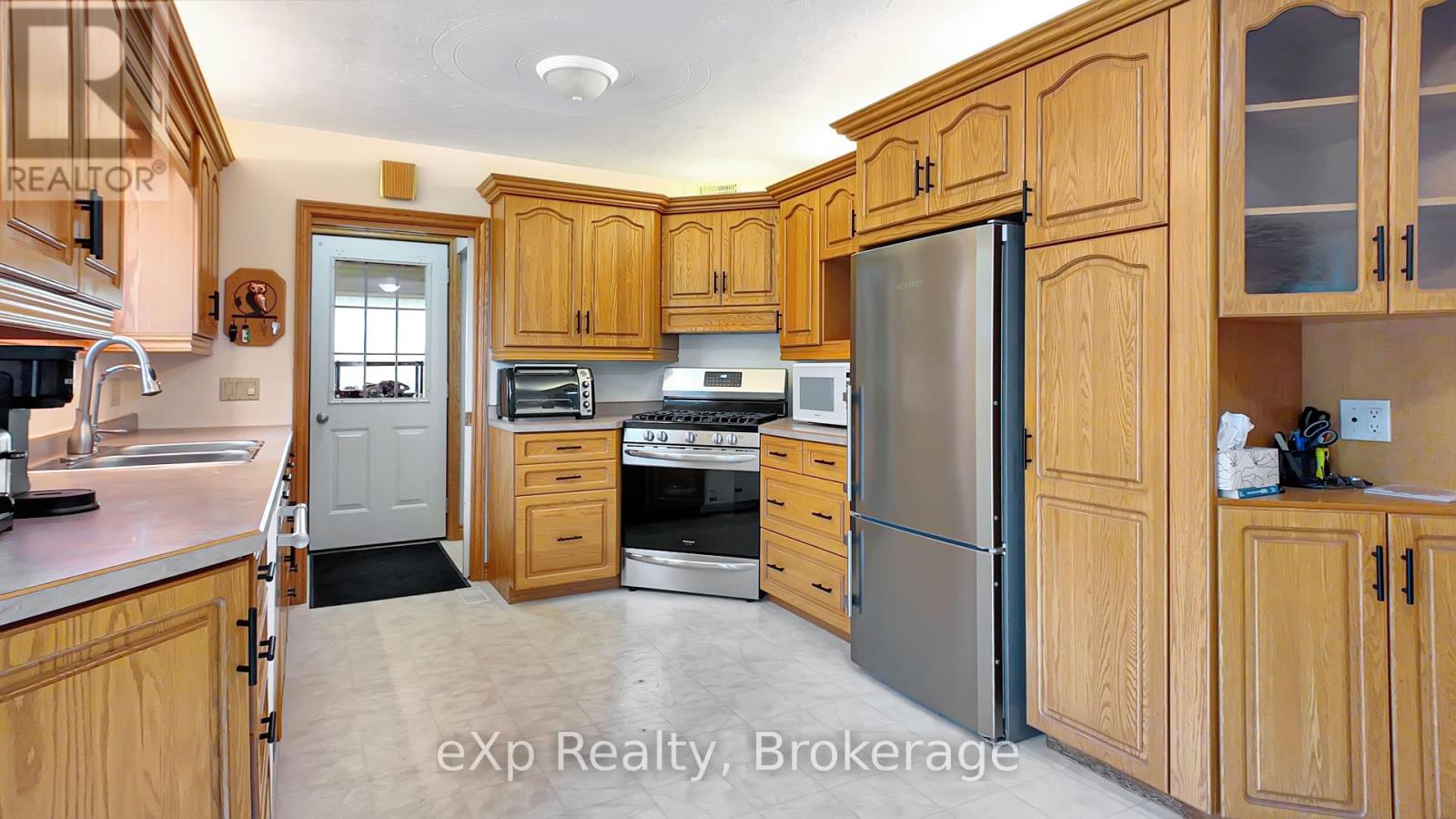 402 Mary Street, West Grey, Ontario  N0G 1C0 - Photo 5 - X12367360
