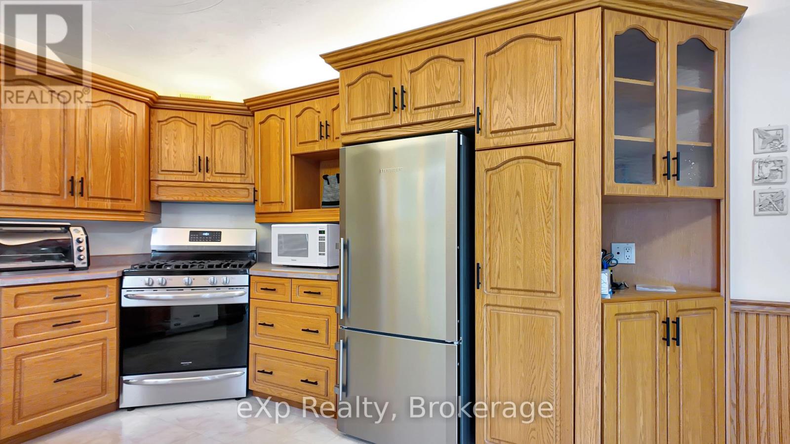 402 Mary Street, West Grey, Ontario  N0G 1C0 - Photo 7 - X12367360