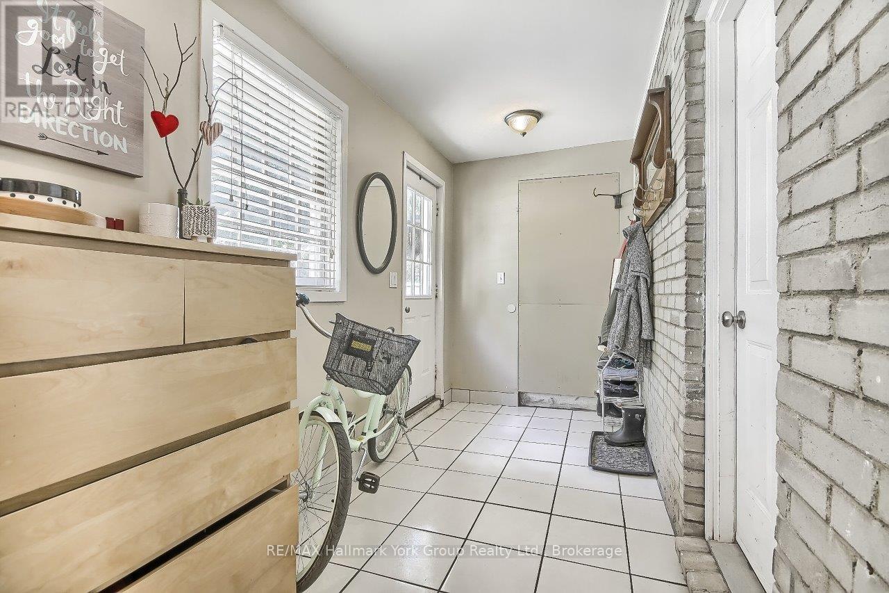 394 Eagle Street, Newmarket, Ontario  L3Y 1K4 - Photo 8 - N12367464