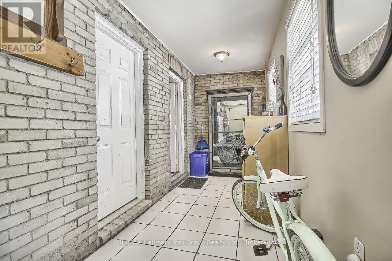 394 Eagle Street, Newmarket, Ontario  L3Y 1K4 - Photo 9 - N12367464
