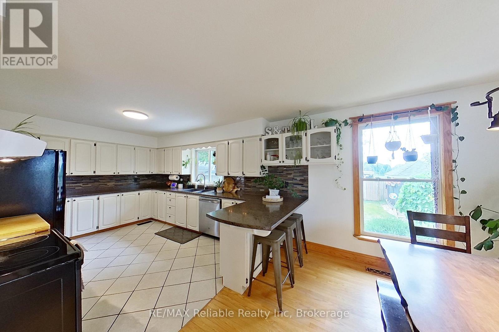 212 James Street, Central Huron, Ontario  N0M 1L0 - Photo 11 - X12367449