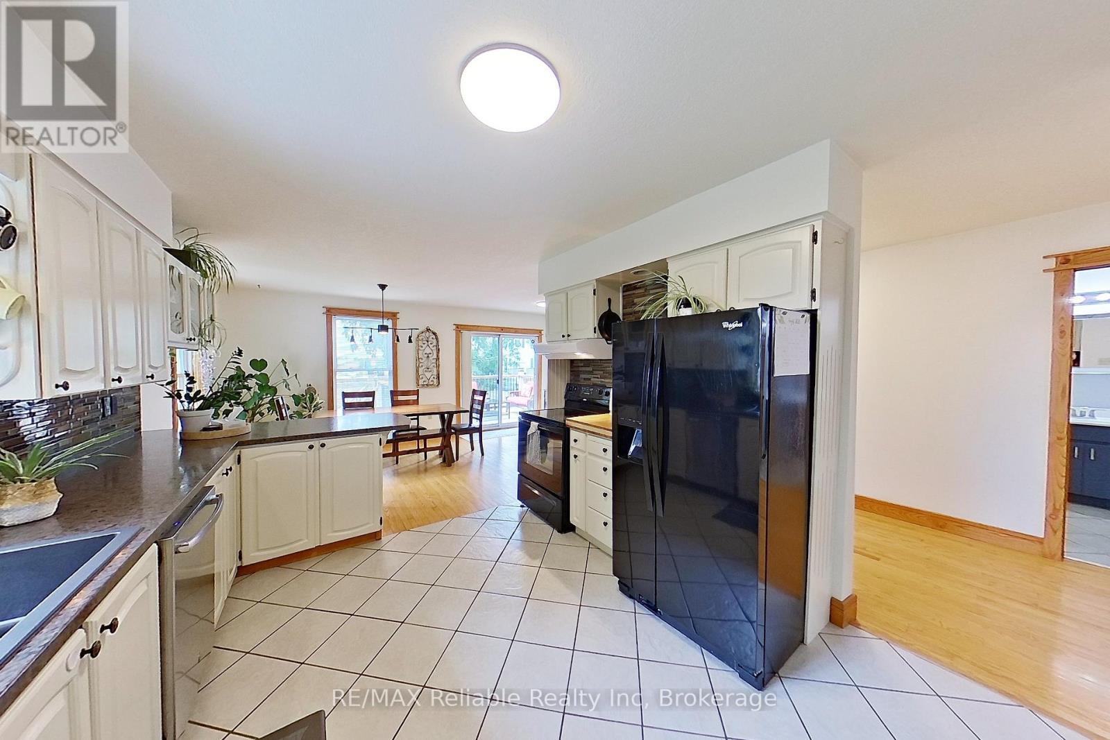 212 James Street, Central Huron, Ontario  N0M 1L0 - Photo 12 - X12367449