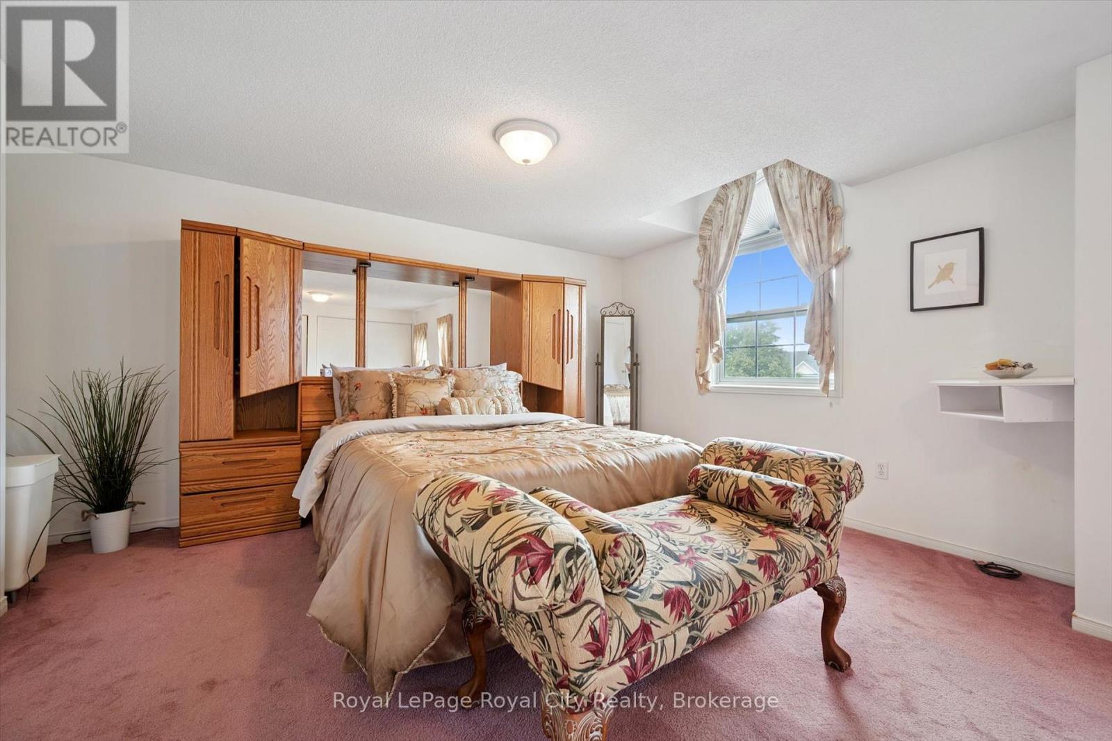250 Starwood Drive, Guelph, Ontario  N1E 7C1 - Photo 18 - X12367457